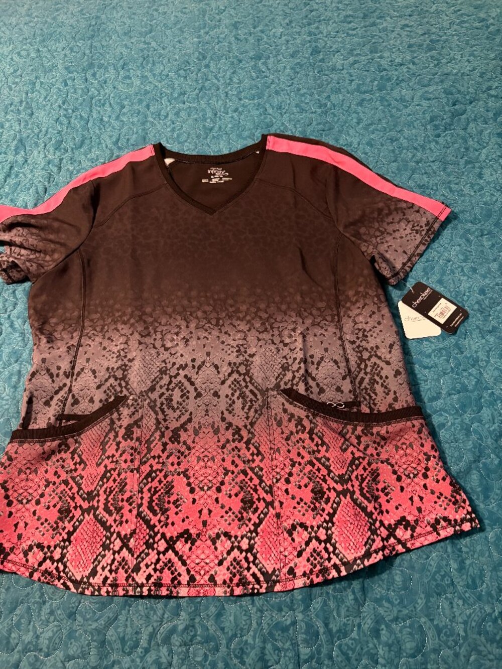 Infinity Cherokee Round Neck Phyton Scrubs Print Women's Tee-shirt Size XL. NWT